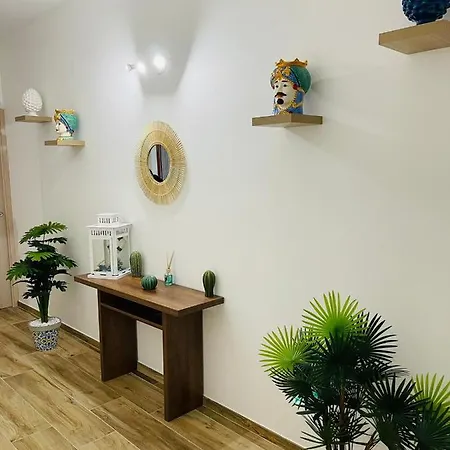 Eloro Casa Vacanza *